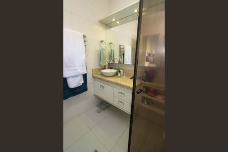 Casa à venda com 280m², 3 quartos e 3 vagasBanheiro da Suíte 1
