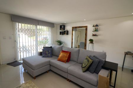 Sala de casa à venda com 3 quartos, 280m² em Tristeza, Porto Alegre