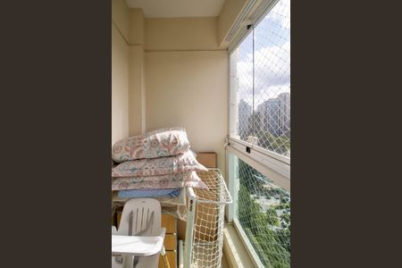 Apartamento à venda com 120m², 3 quartos e 2 vagas Apartamento à venda com 120m², 3 quartos e 2 vagasVaranda Quarto 1