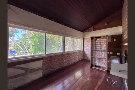 Casa de condomínio à venda com 460m², 5 quartos e 2 vagasSala de TV