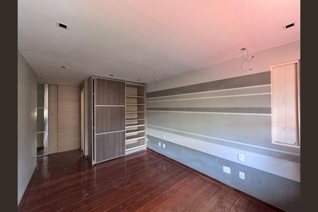 Casa de condomínio à venda com 460m², 5 quartos e 2 vagasSuite 2