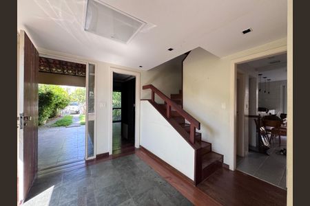 Casa de condomínio à venda com 460m², 5 quartos e 2 vagasSala