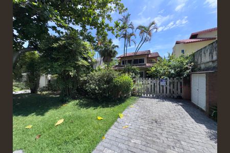 Casa de condomínio à venda com 460m², 5 quartos e 2 vagasFachada