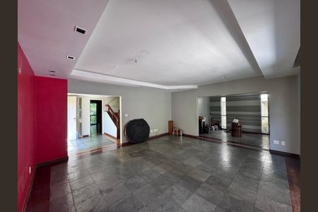 Casa de condomínio à venda com 460m², 5 quartos e 2 vagasSala