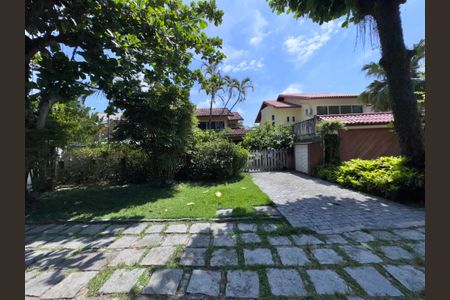 Casa de condomínio à venda com 460m², 5 quartos e 2 vagasFachada