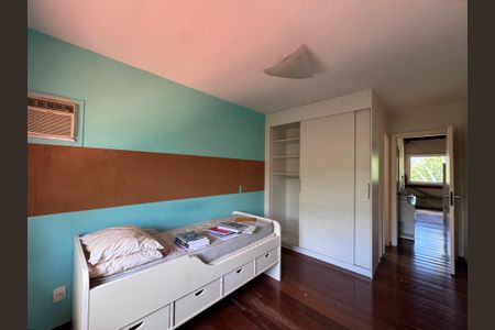 Casa de condomínio à venda com 460m², 5 quartos e 2 vagasSuite 1