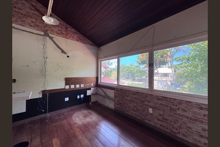 Casa de condomínio à venda com 460m², 5 quartos e 2 vagasSala de TV