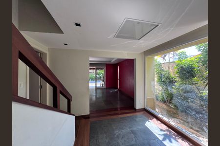 Casa de condomínio à venda com 460m², 5 quartos e 2 vagasSala