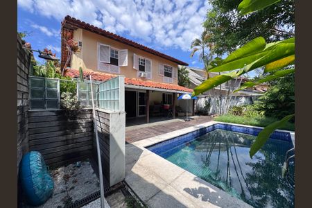 Casa de condomínio à venda com 460m², 5 quartos e 2 vagasÁrea externa