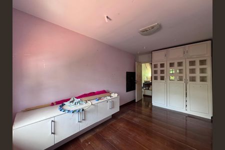 Casa de condomínio à venda com 460m², 5 quartos e 2 vagasQuarto