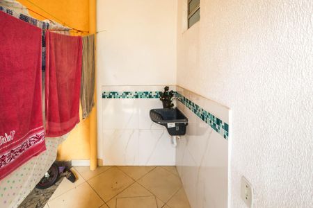 Casa à venda com 120m², 5 quartos e 2 vagas Casa à venda com 120m², 5 quartos e 2 vagasÁrea de Serviço