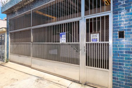 Casa à venda com 120m², 5 quartos e 2 vagas Casa à venda com 120m², 5 quartos e 2 vagasFachada