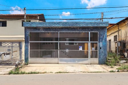 Casa à venda com 120m², 5 quartos e 2 vagas Casa à venda com 120m², 5 quartos e 2 vagasFachada