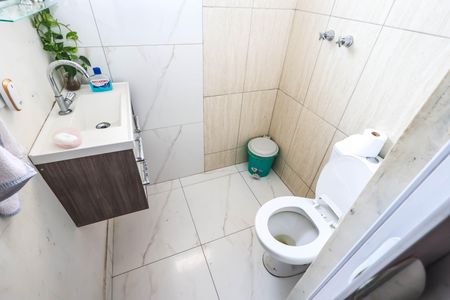 Casa à venda com 120m², 5 quartos e 2 vagas Casa à venda com 120m², 5 quartos e 2 vagasBanheiro 2