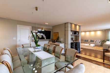 Apartamento à venda com 360m², 4 quartos e 3 vagas Apartamento à venda com 360m², 4 quartos e 3 vagasSala de Jantar