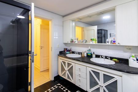 Apartamento à venda com 360m², 4 quartos e 3 vagas Apartamento à venda com 360m², 4 quartos e 3 vagasSuíte 1