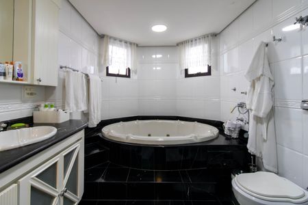 Apartamento à venda com 360m², 4 quartos e 3 vagas Apartamento à venda com 360m², 4 quartos e 3 vagasSuíte 1