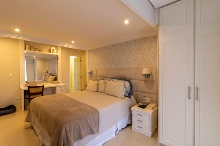 Apartamento à venda com 360m², 4 quartos e 3 vagas Apartamento à venda com 360m², 4 quartos e 3 vagasSuíte 1