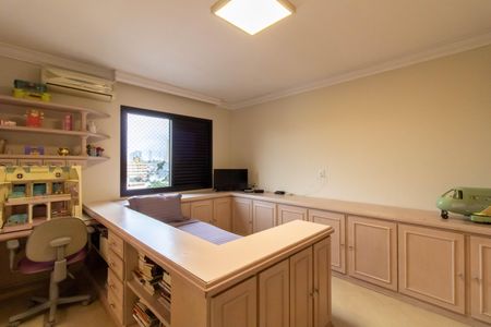 Apartamento à venda com 360m², 4 quartos e 3 vagas Apartamento à venda com 360m², 4 quartos e 3 vagasSuíte 2