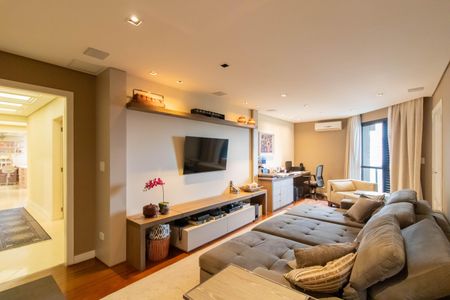 Apartamento à venda com 360m², 4 quartos e 3 vagas Apartamento à venda com 360m², 4 quartos e 3 vagasSala de Tv