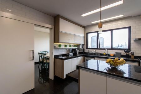 Apartamento à venda com 360m², 4 quartos e 3 vagas Apartamento à venda com 360m², 4 quartos e 3 vagasCozinha