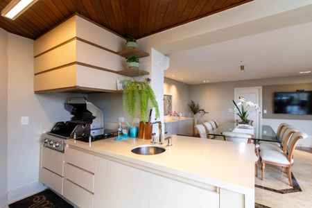 Apartamento à venda com 360m², 4 quartos e 3 vagas Apartamento à venda com 360m², 4 quartos e 3 vagasVaranda Gourmet