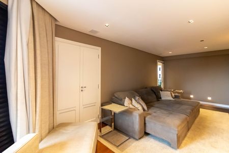 Apartamento à venda com 360m², 4 quartos e 3 vagas Apartamento à venda com 360m², 4 quartos e 3 vagasSala de Tv