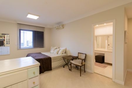 Apartamento à venda com 360m², 4 quartos e 3 vagas Apartamento à venda com 360m², 4 quartos e 3 vagasSuíte 3