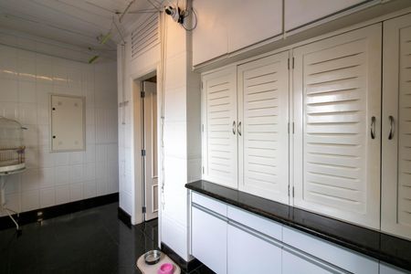 Apartamento à venda com 360m², 4 quartos e 3 vagas Apartamento à venda com 360m², 4 quartos e 3 vagasArea de Serviço