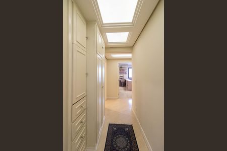 Apartamento à venda com 360m², 4 quartos e 3 vagas Apartamento à venda com 360m², 4 quartos e 3 vagasCorredor