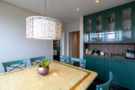 Apartamento à venda com 360m², 4 quartos e 3 vagas Apartamento à venda com 360m², 4 quartos e 3 vagasCopa