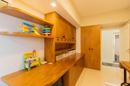 Apartamento à venda com 360m², 4 quartos e 3 vagas Apartamento à venda com 360m², 4 quartos e 3 vagasSuíte 4