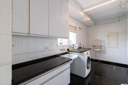 Apartamento à venda com 360m², 4 quartos e 3 vagas Apartamento à venda com 360m², 4 quartos e 3 vagasArea de Serviço