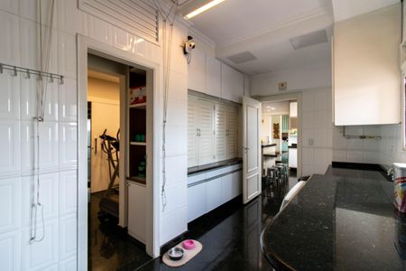 Apartamento à venda com 360m², 4 quartos e 3 vagas Apartamento à venda com 360m², 4 quartos e 3 vagasArea de Serviço