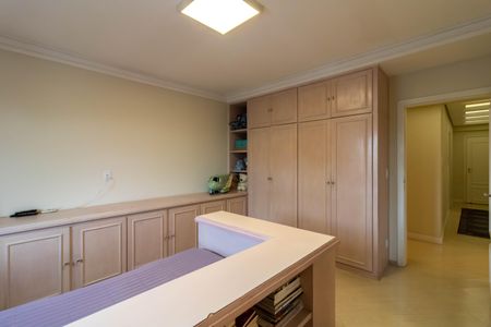 Apartamento à venda com 360m², 4 quartos e 3 vagas Apartamento à venda com 360m², 4 quartos e 3 vagasSuíte 2