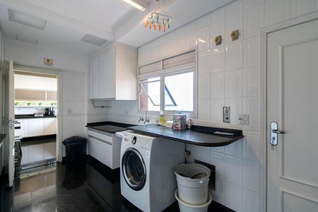 Apartamento à venda com 360m², 4 quartos e 3 vagas Apartamento à venda com 360m², 4 quartos e 3 vagasArea de Serviço