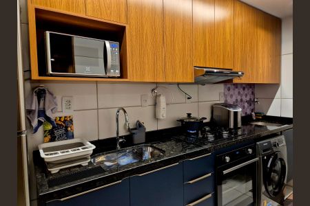 Cozinha de apartamento para alugar com 1 quarto, 44m² em Itapuã, Salvador