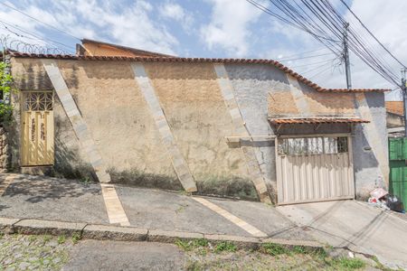 Casa para alugar com 250m², 3 quartos e 2 vagasFachada