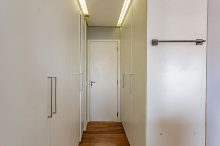 Apartamento à venda com 143m², 3 quartos e 3 vagasCloset da suíte 1