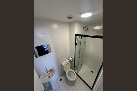 Banheiro de apartamento para alugar com 1 quarto, 28m² em Vila Ré, São Paulo