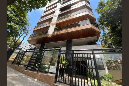 Apartamento à venda com 156m², 4 quartos e 2 vagas Apartamento à venda com 156m², 4 quartos e 2 vagasFachada