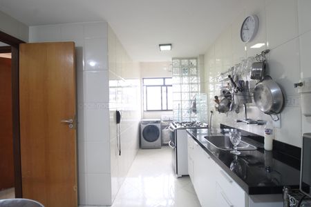 Apartamento à venda com 156m², 4 quartos e 2 vagasCozinha 