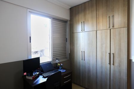 Apartamento para alugar com 76m², 2 quartos e 1 vagaQuarto