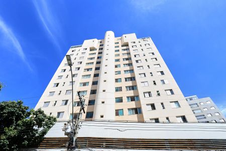 Apartamento para alugar com 76m², 2 quartos e 1 vagaFachada