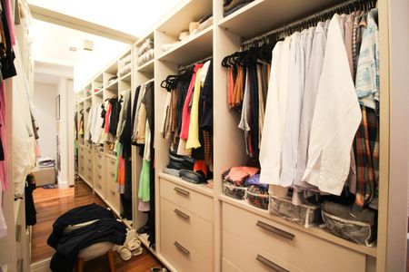 Apartamento à venda com 137m², 2 quartos e 2 vagasCloset da suíte 1