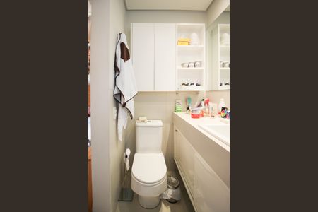 Apartamento à venda com 137m², 2 quartos e 2 vagasBanheiro da Suíte 2 