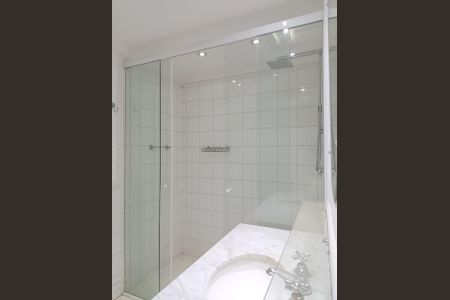 Apartamento à venda com 132m², 2 quartos e 2 vagas Apartamento à venda com 132m², 2 quartos e 2 vagasBanheiro da Suíte