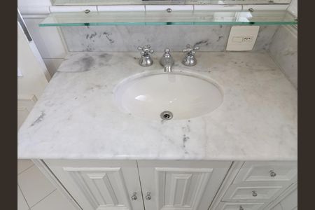 Apartamento à venda com 132m², 2 quartos e 2 vagas Apartamento à venda com 132m², 2 quartos e 2 vagasBanheiro social