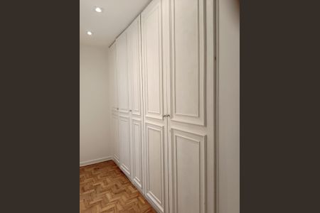 Apartamento à venda com 132m², 2 quartos e 2 vagas Apartamento à venda com 132m², 2 quartos e 2 vagasSuíte