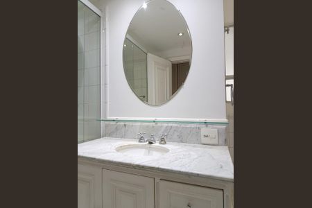 Apartamento à venda com 132m², 2 quartos e 2 vagas Apartamento à venda com 132m², 2 quartos e 2 vagasBanheiro da Suíte